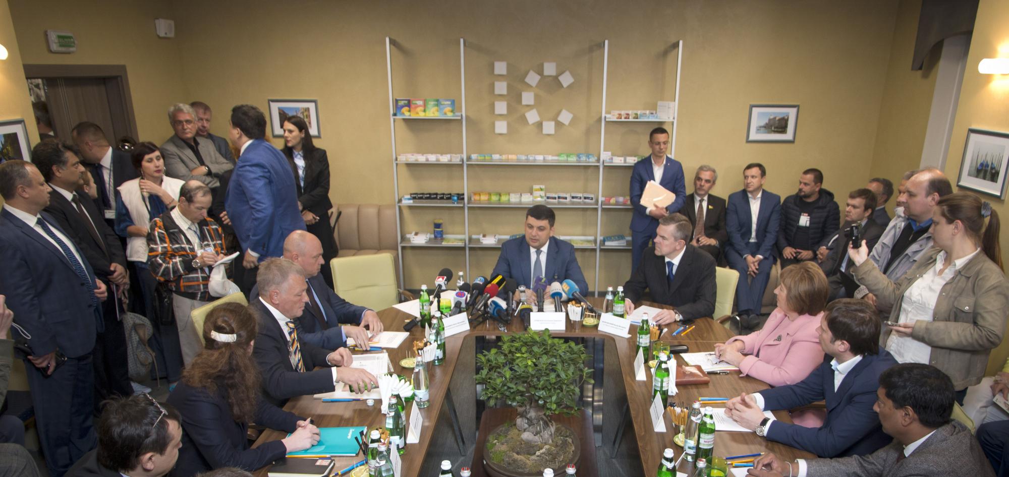 Производители лекарств Украины обсудили с Гройсманом проблемы фармотрасли