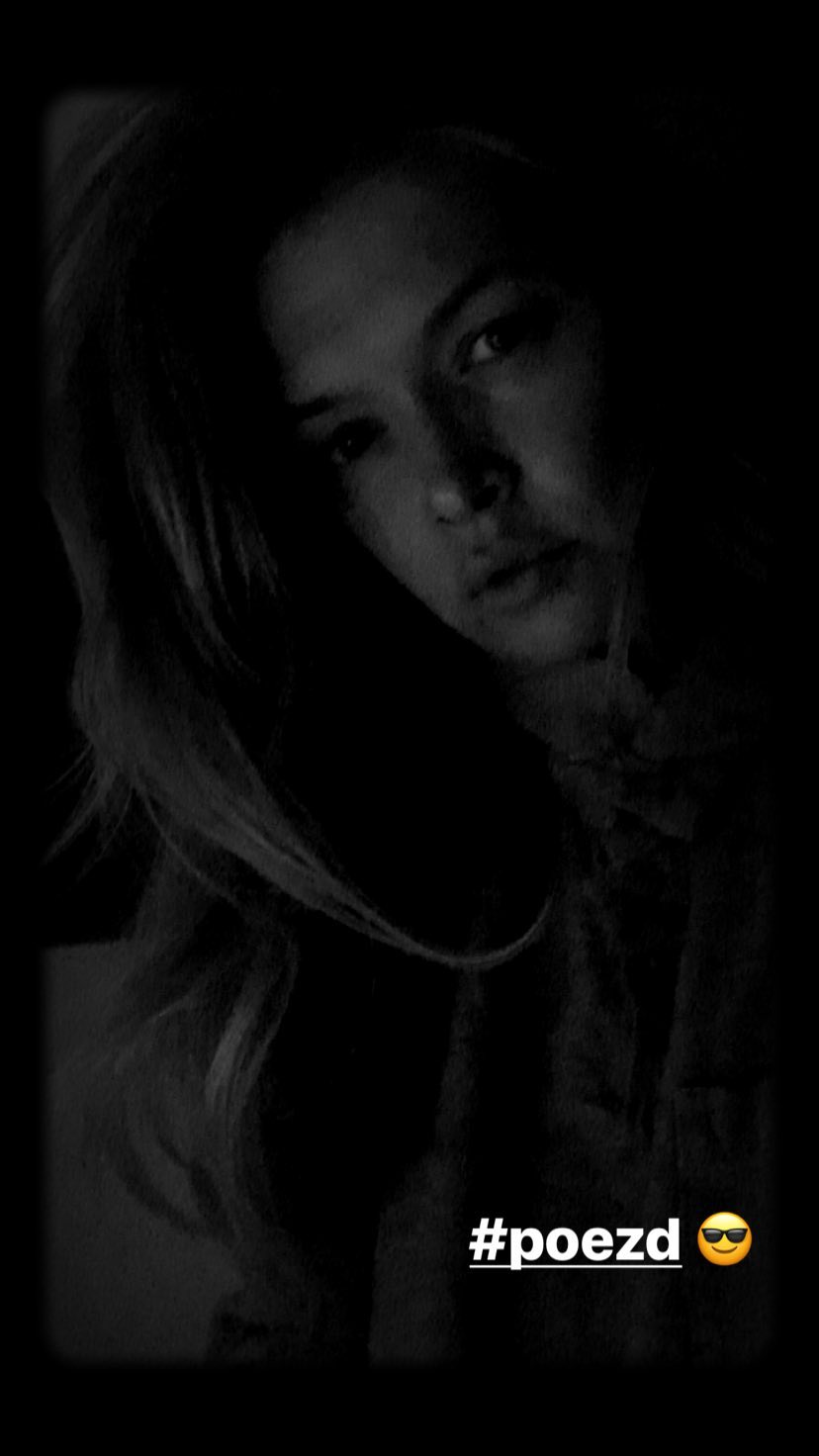 Віра Бережнєва показала, як фарбується в "похідних" умовах