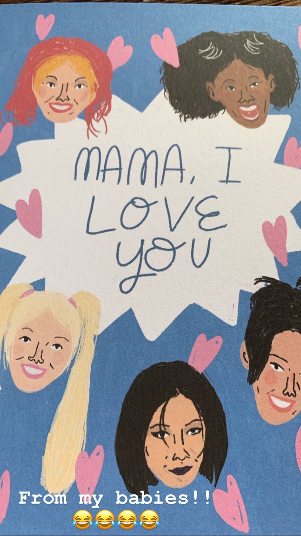 Щаслива матуся: Вікторія Бекхем зворушила сімейними знімками