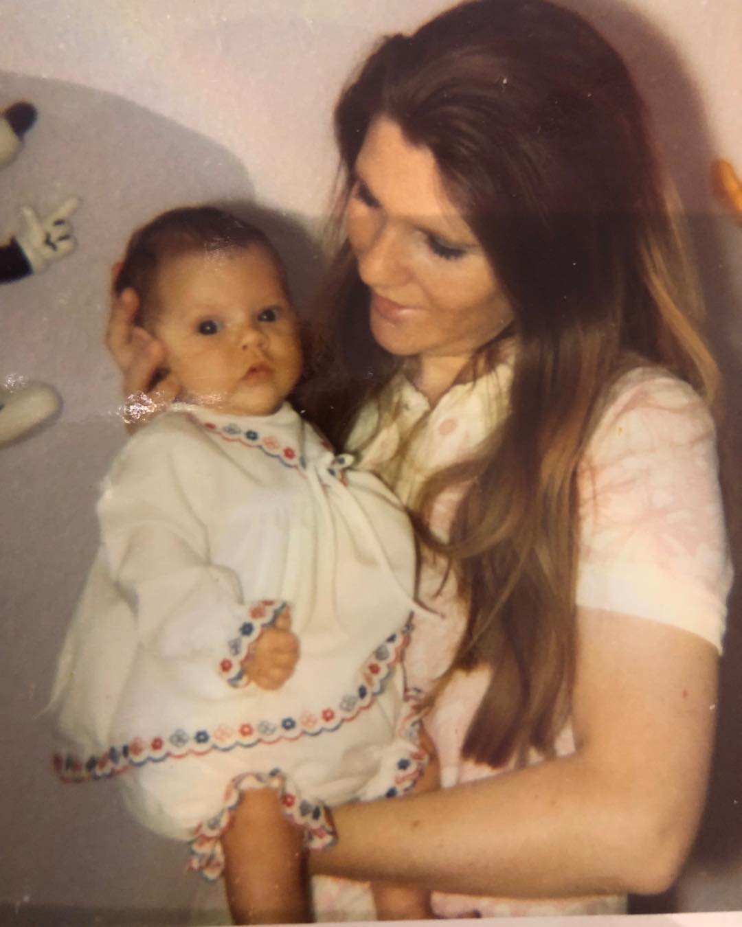 Щаслива матуся: Вікторія Бекхем зворушила сімейними знімками