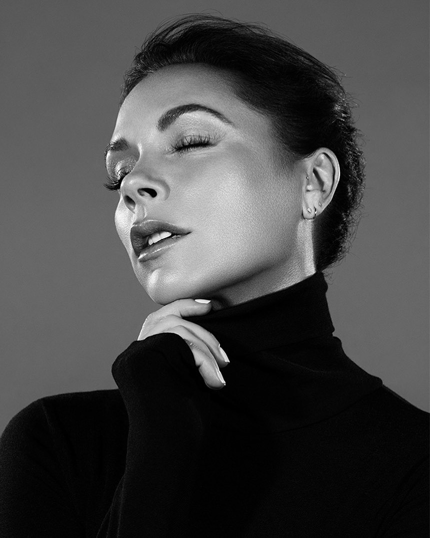 Что у нее с губами? Викторию Бекхэм раскритиковали в сети за перебор с "уколами красоты"