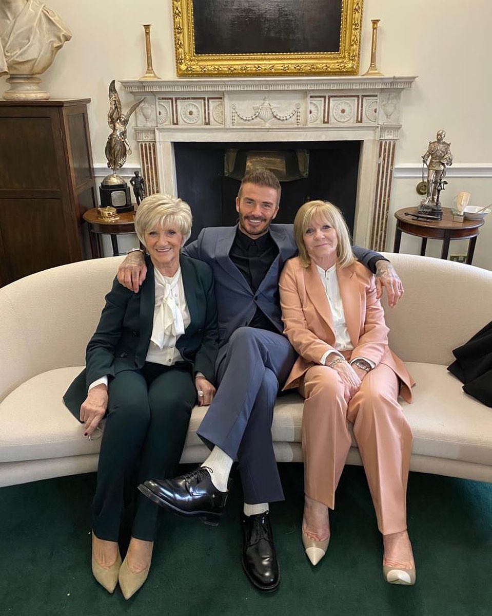 Сімейні традиції: Девід Бекхем з дітьми зворушливо підтримали Вікторію Бекхем на показі