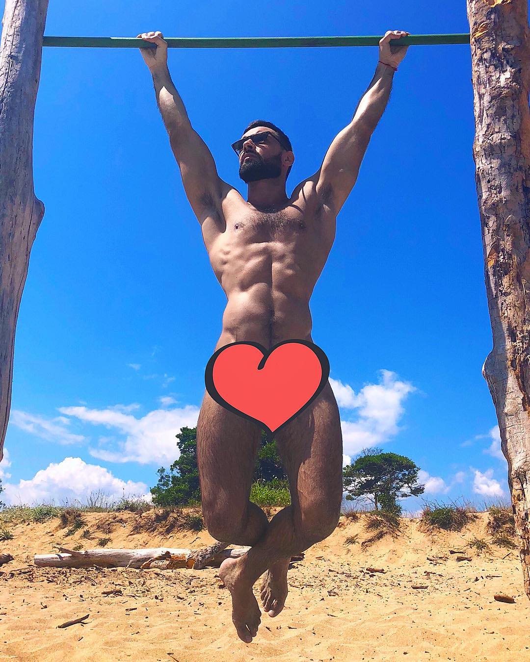 "Голые" фото поднимают рейтинг": Виталий Козловский обратился к поклонникам