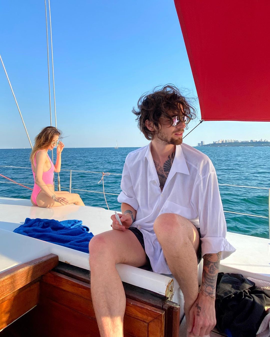 На передньому плані: Дантес показав Дорофєєву в купальнику і яскраво підколов дружину