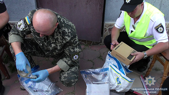 У Миколаєві у місцевого жителя виявили схрон вибухівки та боєприпасів