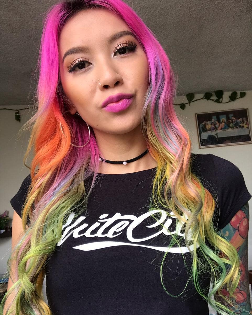 Неоновый демон: сеть "взорвал" супер яркий hair-тренд 2019 (фото)