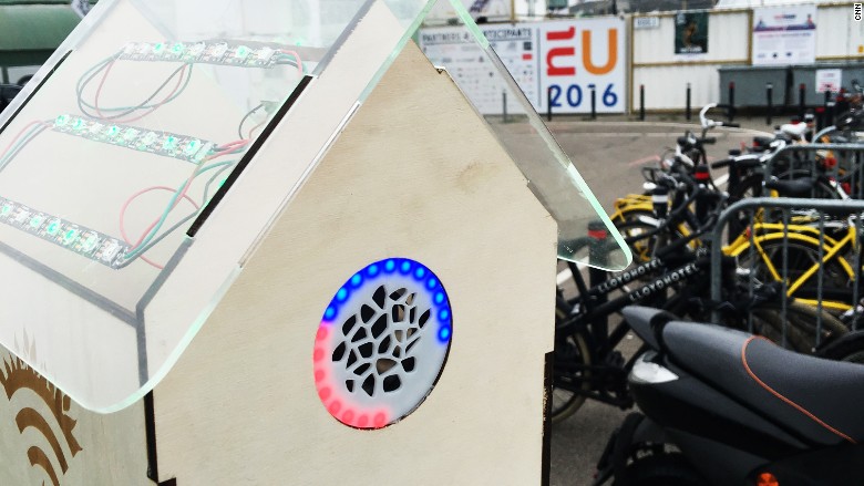 В Амстердамі вигадали шпаківню, що роздає Wi-Fi тільки в чистому повітрі