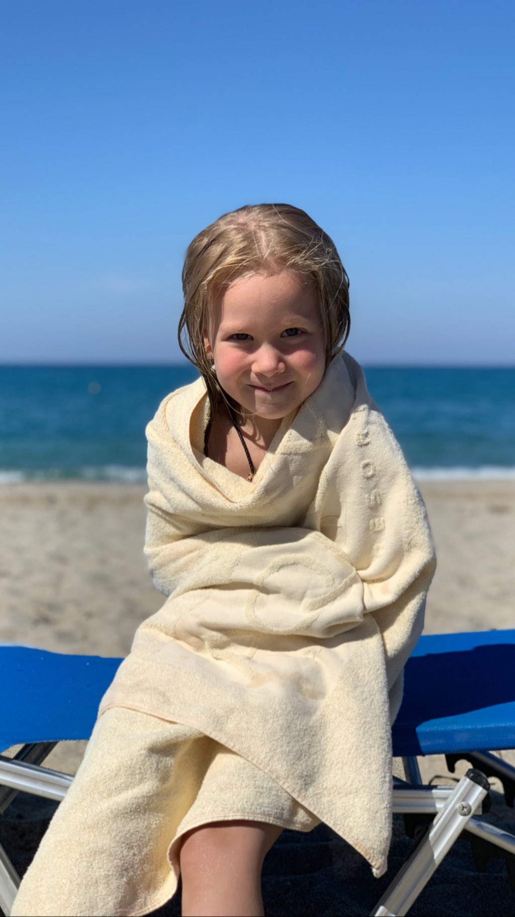 Дружина Євгена Кошового зачарувала сімейним фото з чоловіком і доньками на морі