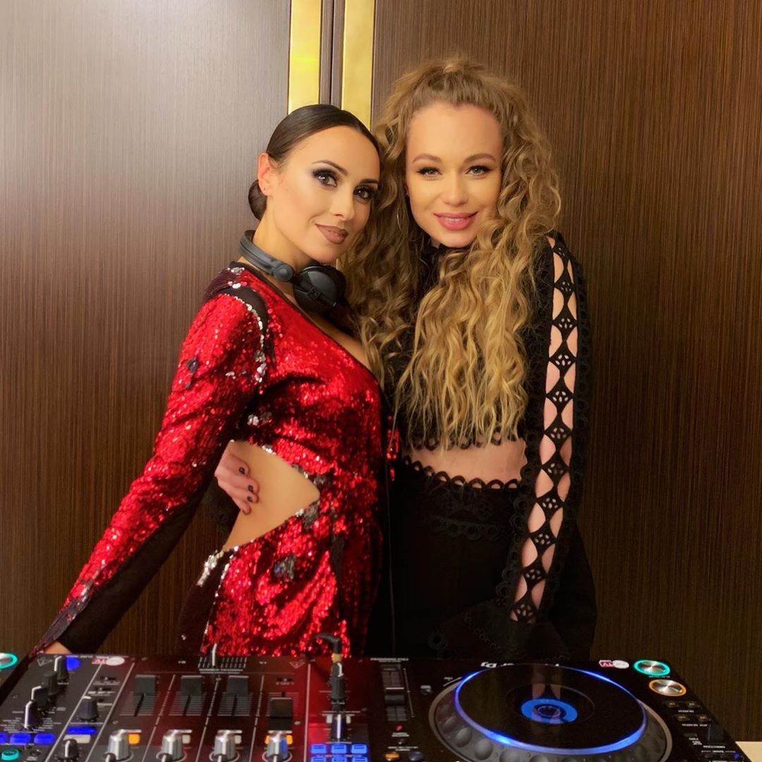 А как же Даша? Холостяк 9 засветился в обнимку с известной певицей