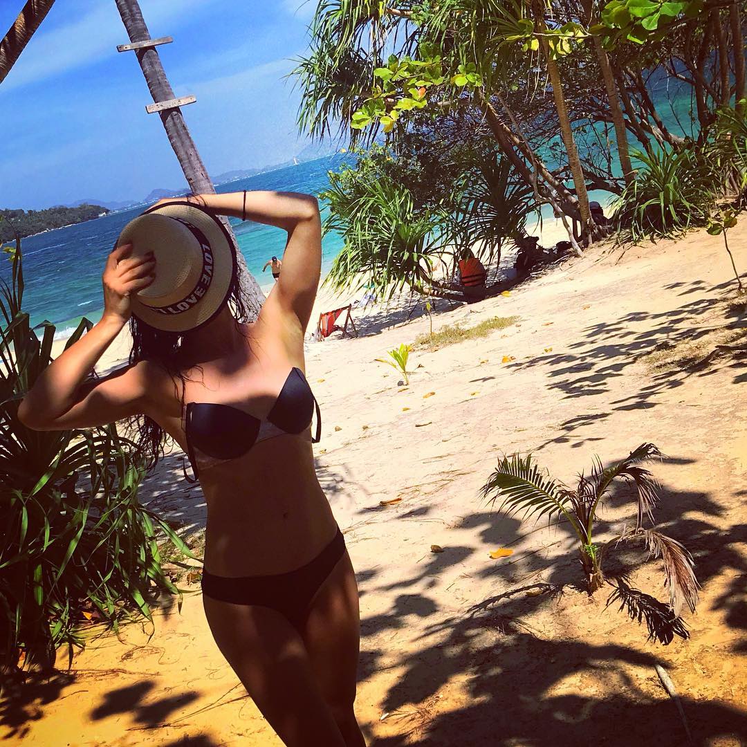 Злата Огнєвич в бікіні поділилася особливостями відпочинку в Таїланді