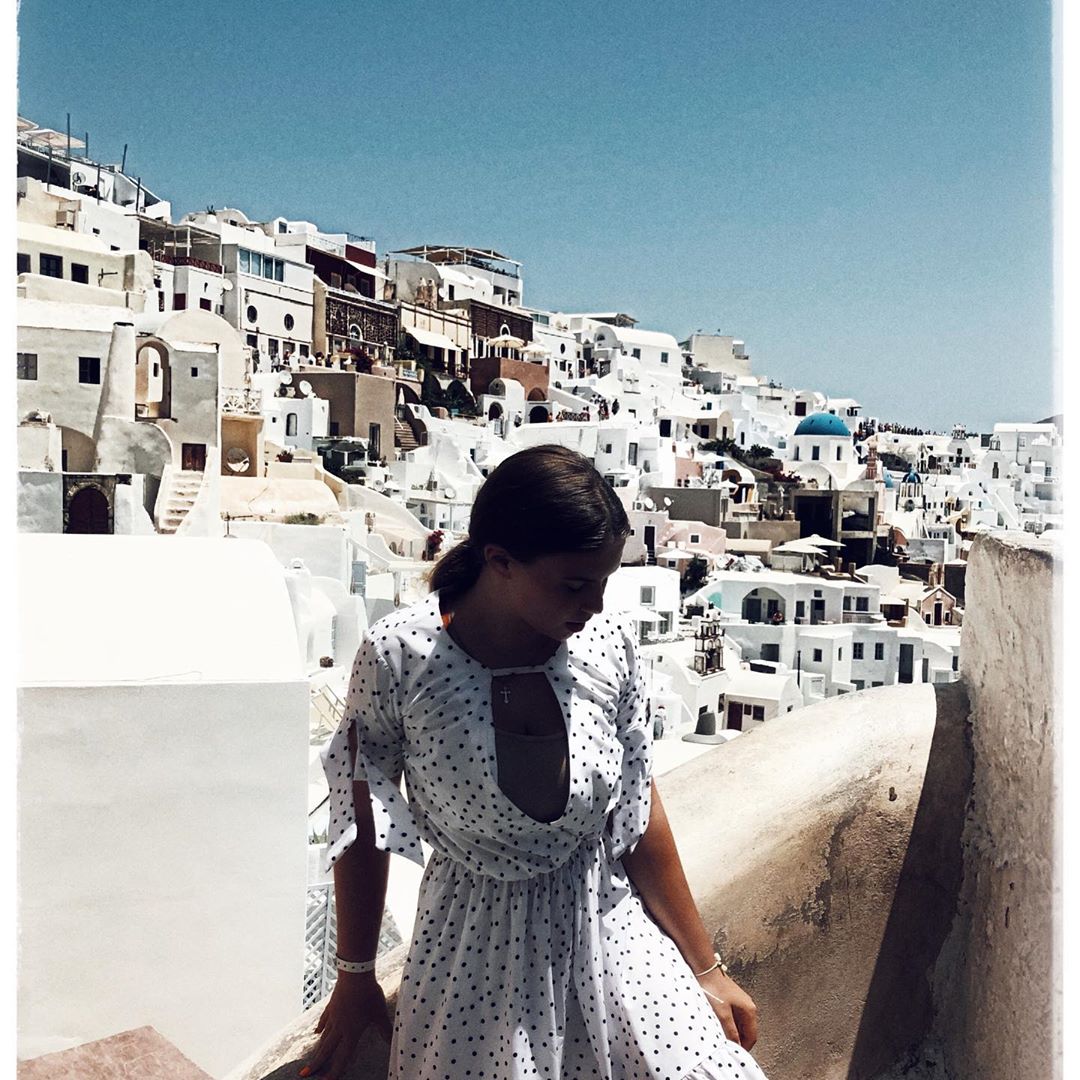 В венке и с дочкой на руках: Ольга Фреймут вдохновила отдыхом в Карпатах