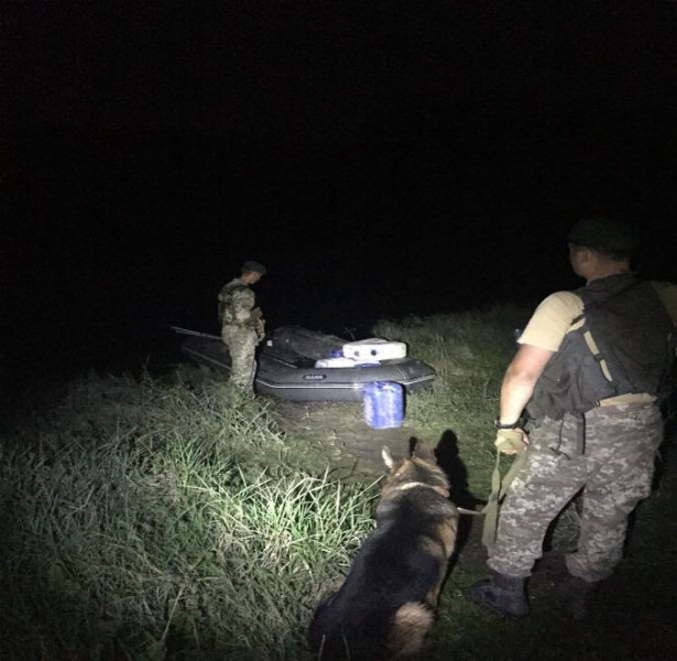 На кордоні з Молдовою прикордонники завадили контрабанді понад тони спирту