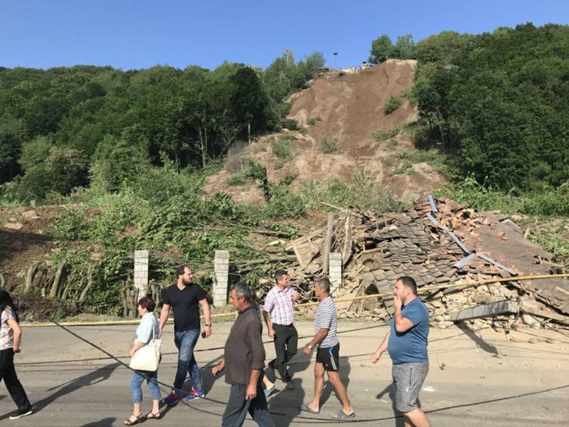 На Закарпатті стався зсув грунту, пошкоджено житлові будинки