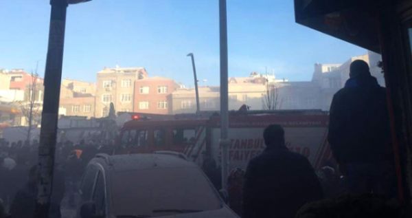 В Стамбулі обвалилася будівля, є жертви