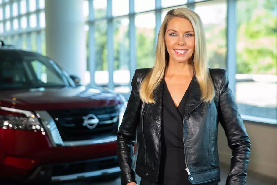 Директор з маркетингу Nissan асоціює себе з Матір'ю драконів з серіалу "Гра престолів"