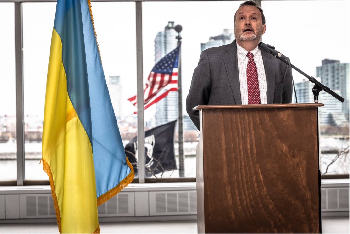 В годовщину освобождения Бучи в Нью-Йорке возле ООН открылась выставка о зверствах россиян в Украине