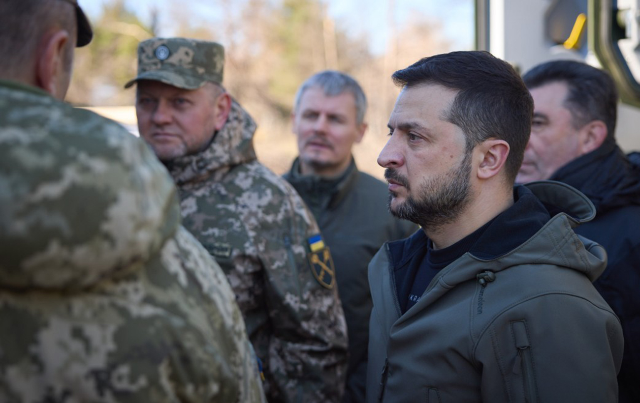 Між двома вогнями. Чи звільнить Зеленський Залужного і що стоїть за їхнім конфліктом