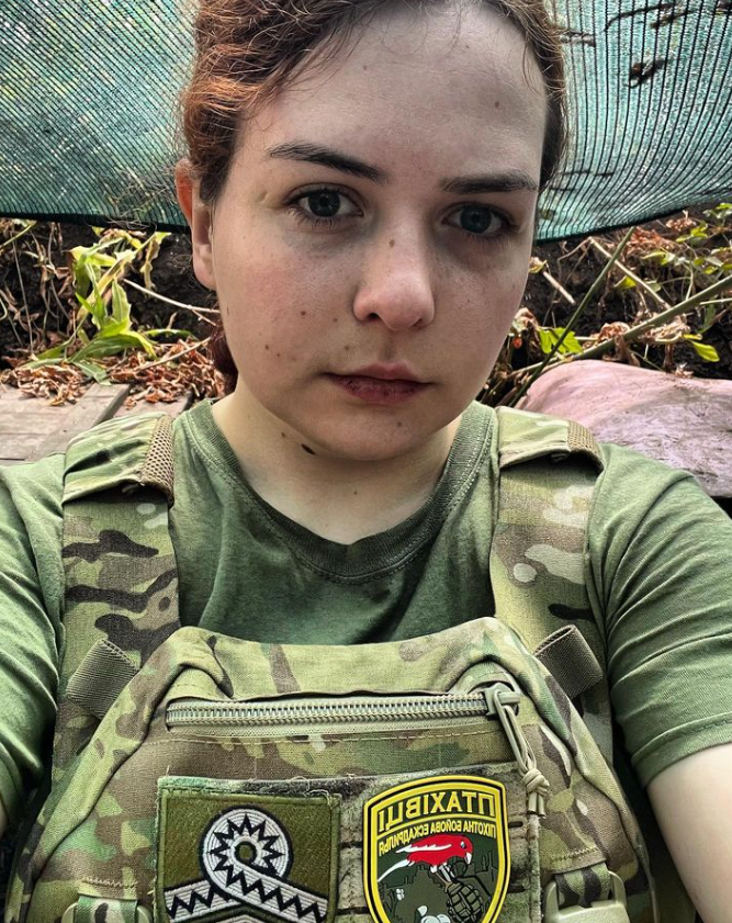 "Народжена для війни". Як зараз живе і чим займається "Пташка" з Азовсталі