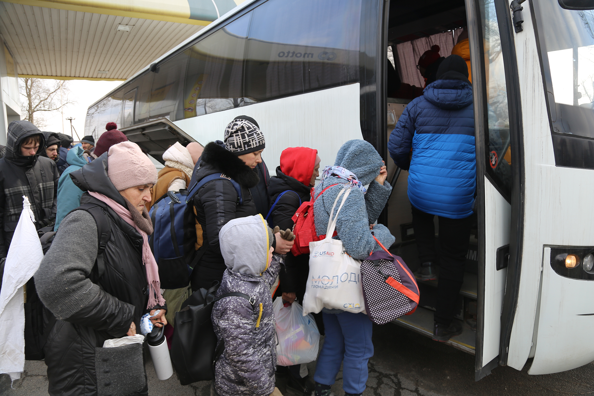 Навіщо росіяни вивозять дітей з України і що їх чекає в РФ після депортації