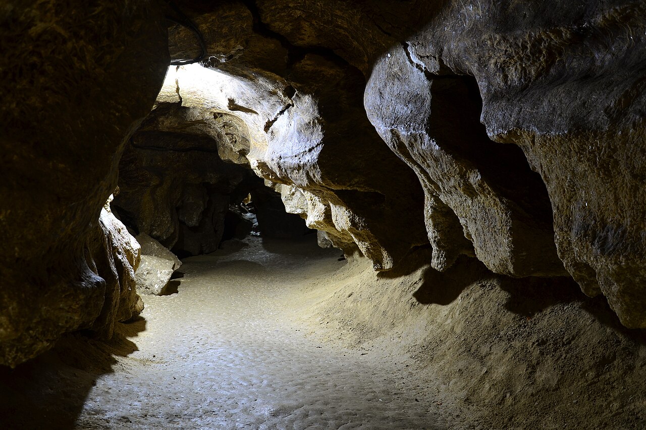 Таємниці підземного світу. 5 найцікавіших і наймістичніших печер України