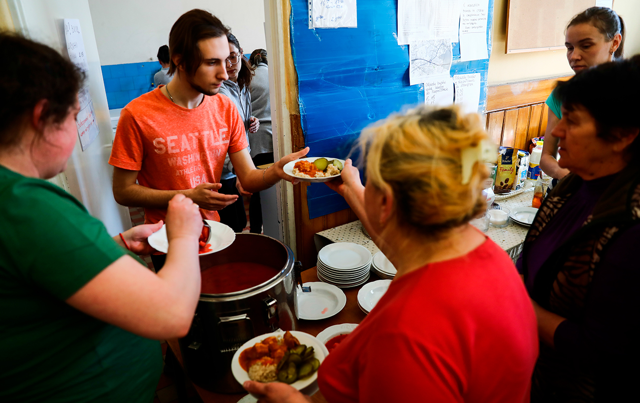 Вигідніше, ніж за кордоном. Експерт розповів, коли біженці повернуться в Україну