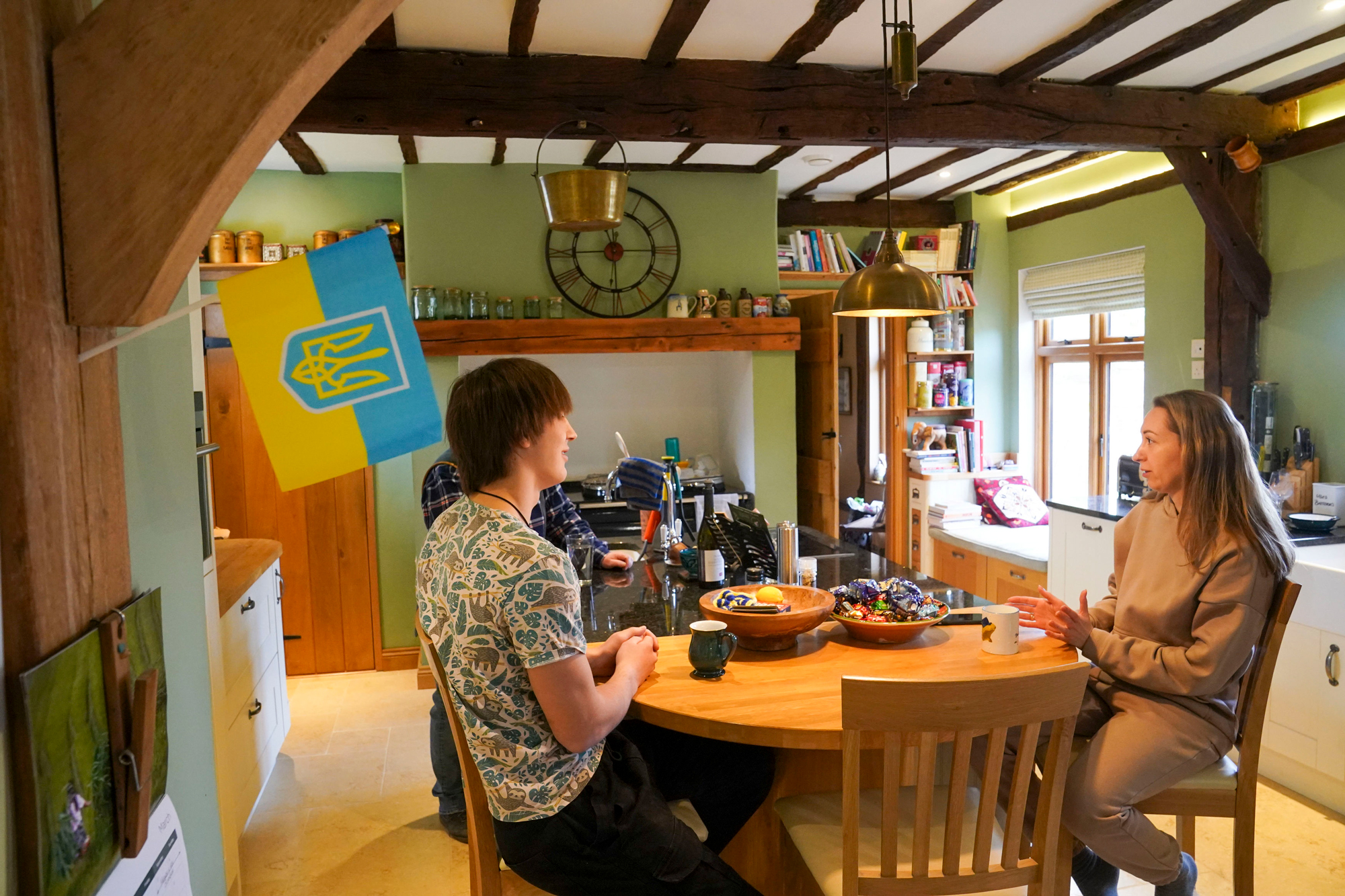 Правила меняются. Какие страны урезают помощь украинским беженцам