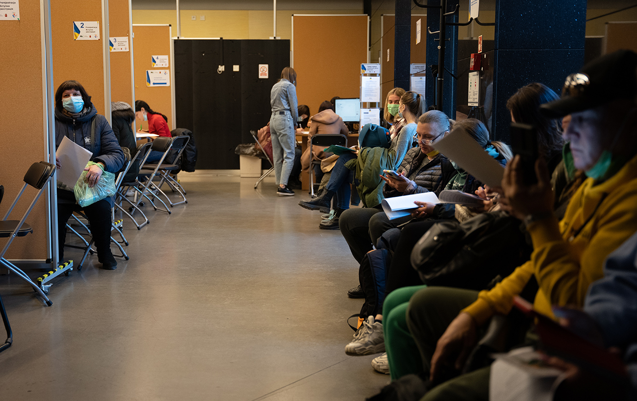 На яку зарплату погоджуватися біженцям. Шість порад про роботу за кордоном