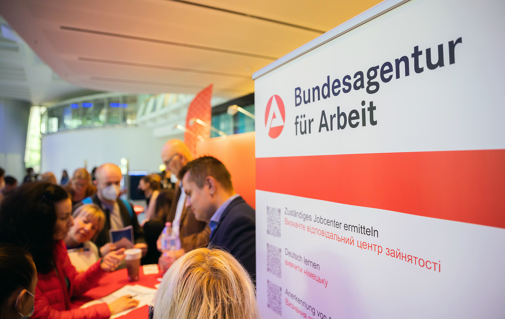 Новые условия. Какие изменения ждут беженцев за рубежом с 1 сентября