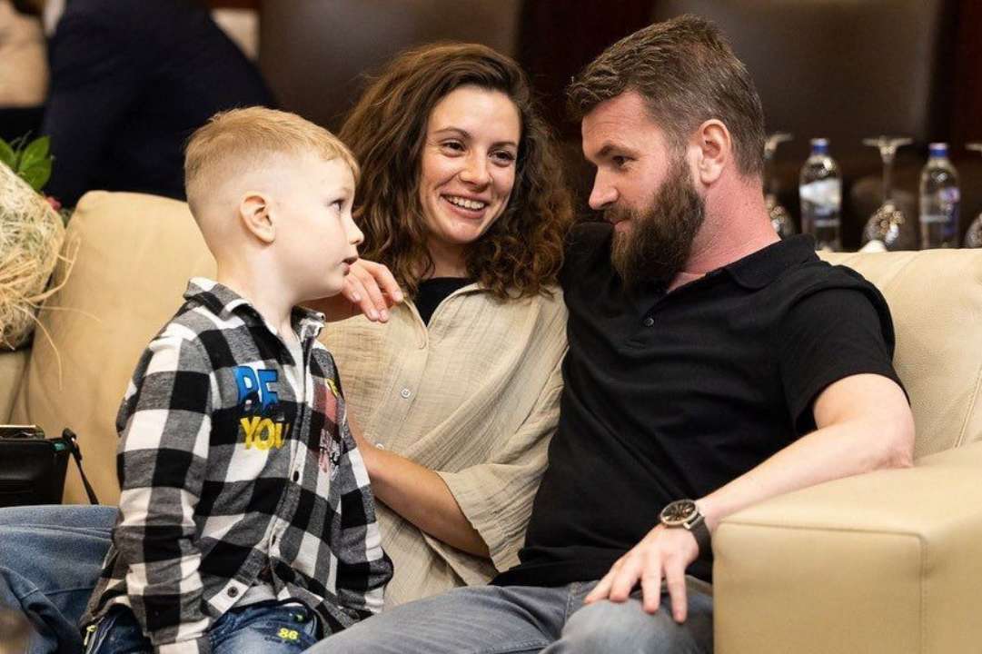 Легендарний азовець "Калина" Святослав Паламар став удруге батьком (відео)