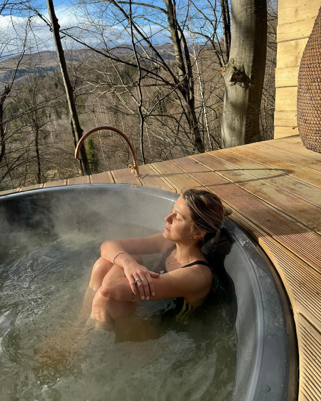 Мішина у Таїланді, Кароль - у Буковелі: де відпочивають українські зірки на новорічні свята