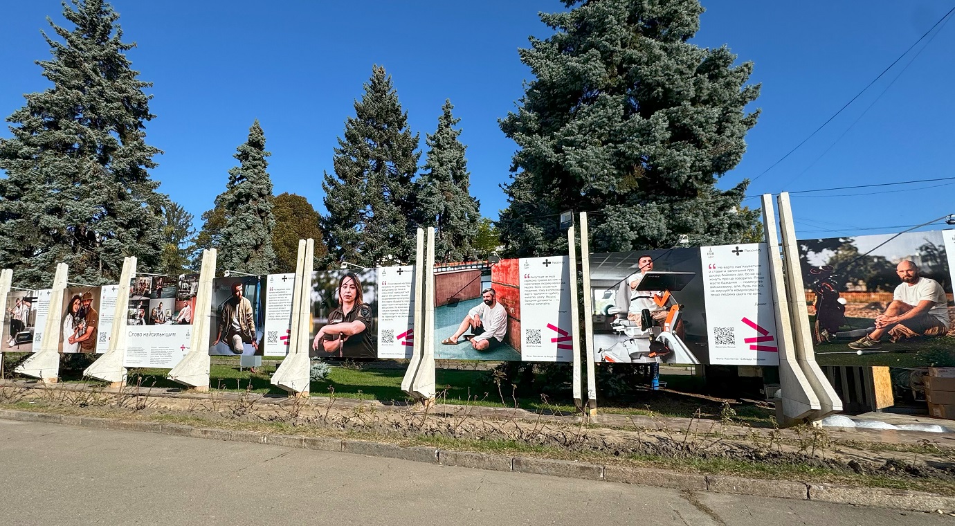 Менше жалості, більше поваги. Киянам у оригінальний спосіб показують, як спілкуватися з ветеранами