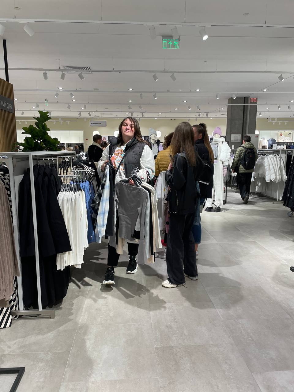 H&M повернувся до України: фото та відео черг та емоції модників