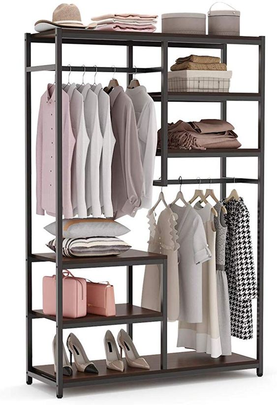 Повний порядок: як облаштувати гардеробну систему в маленькій квартирі