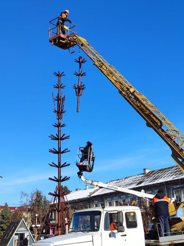 Новый год-2025. Как города Украины готовятся к праздникам и где уже устанавливают елку (фото)