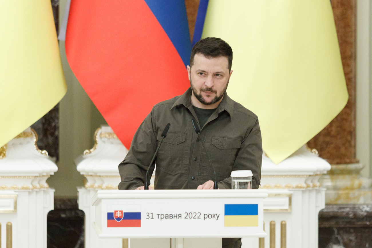 От делового шика до милитари. Эволюция стиля Зеленского: взгляд спустя годы