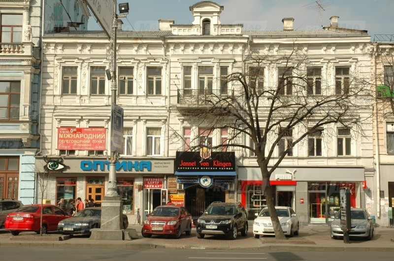 На Хрещатику незаконно розбирають памʼятку архітектури ХІХ століття (фото)