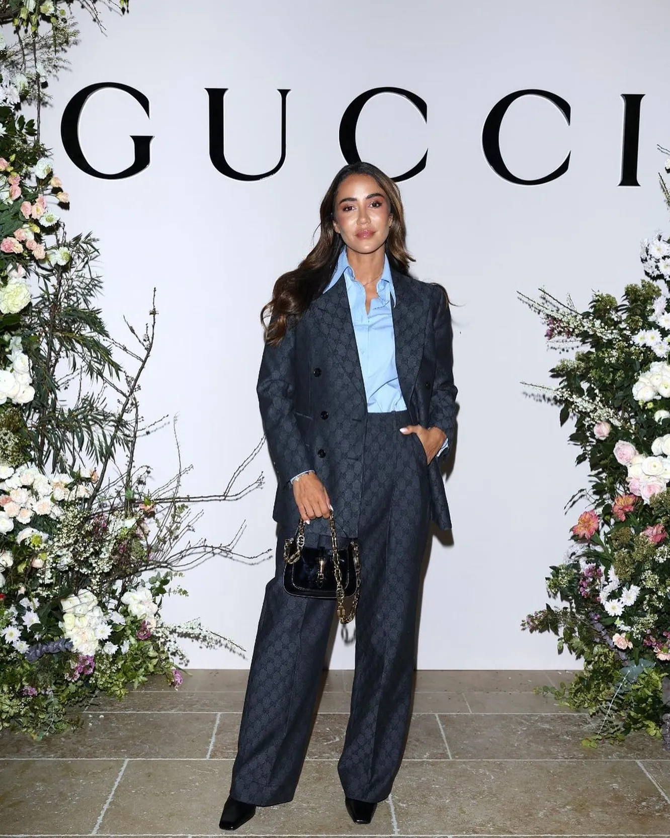 Як носити одяг з логотипами: 4 модні способи