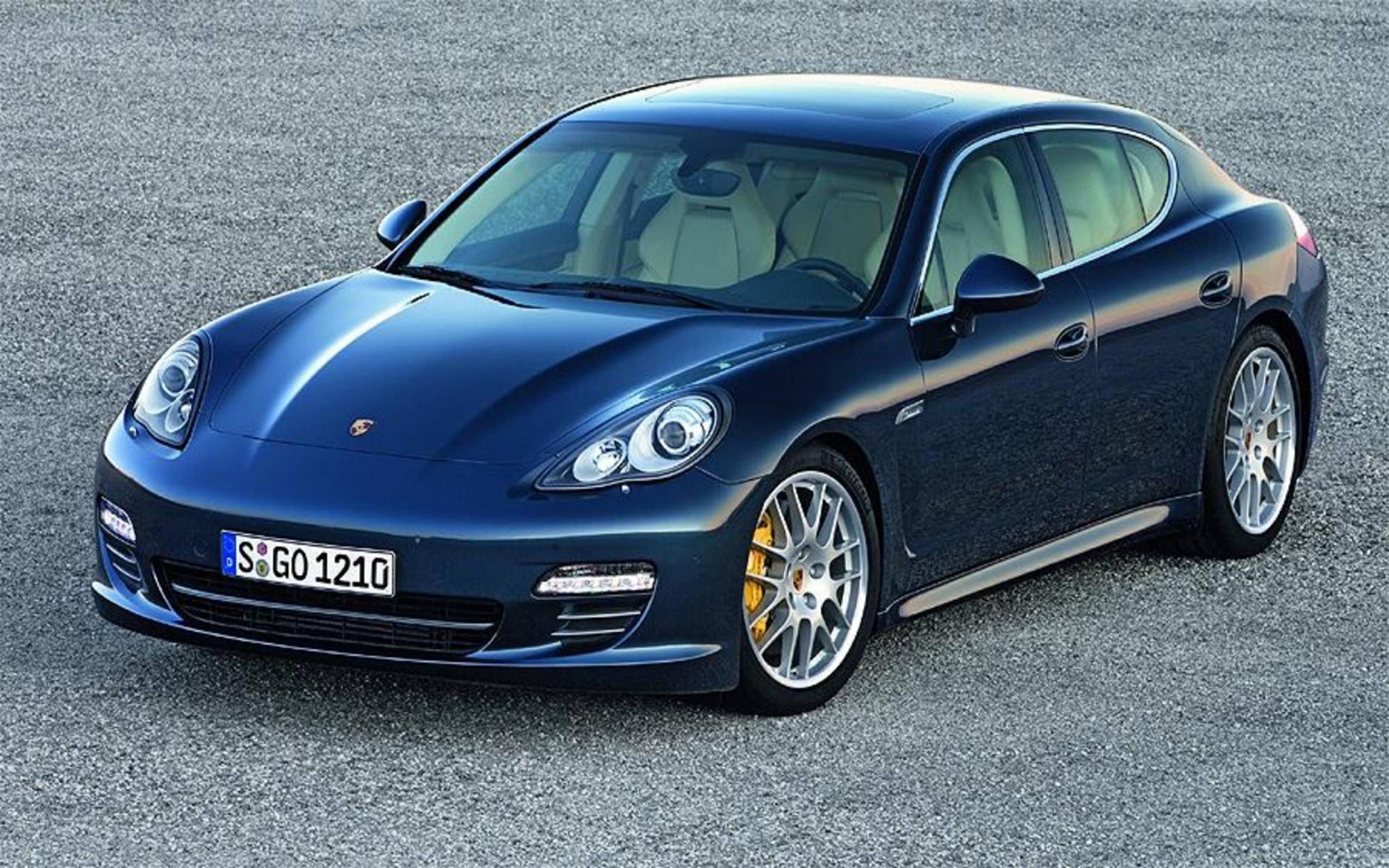 Со спортивными амбициями: ТОП-5 купеобразных седанов с пробегом