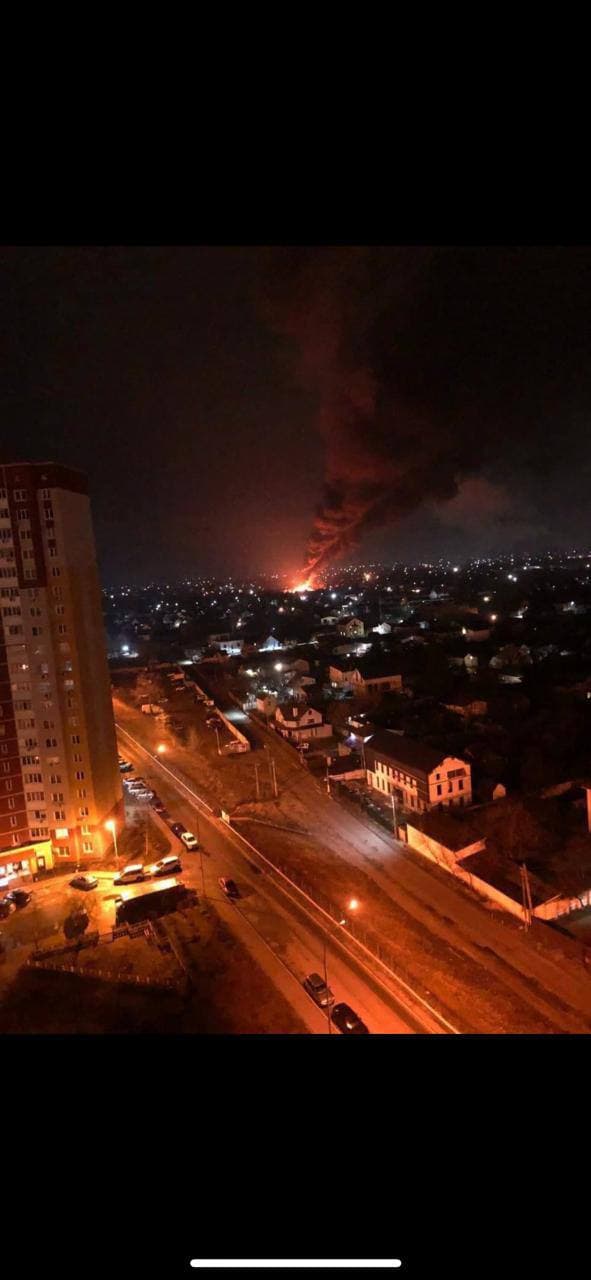 В Киеве снова прогремели взрывы: возможны авиаудары (видео)