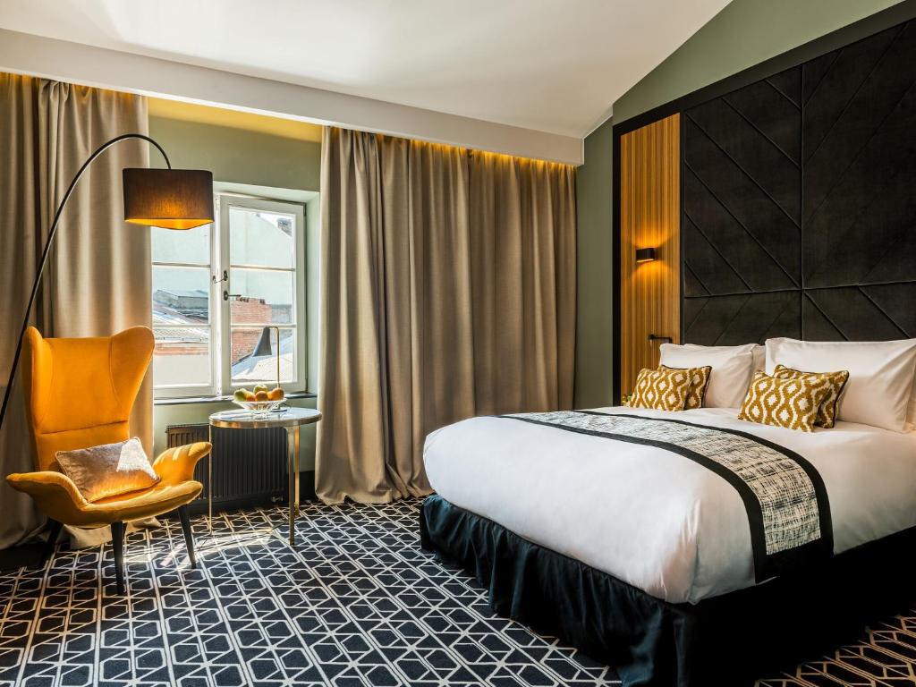 Туристам зі всього світу радять їхати у це українське місто: чому воно у ТОПі та що там робити