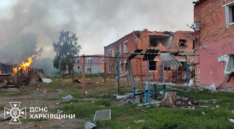 В селе под Волчанском из-за массированного удара РФ есть жертвы и раненые: ГСЧС показала фото 9