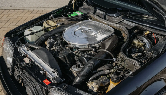 Єдиний екземпляр: на продаж виставили унікальний Mercedes-Benz 80-х (фото)