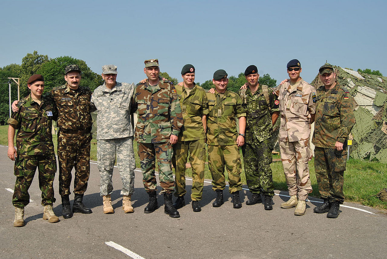 Революція у кольорах військової форми: як та коли з'явився популярний у всьому світі хакі