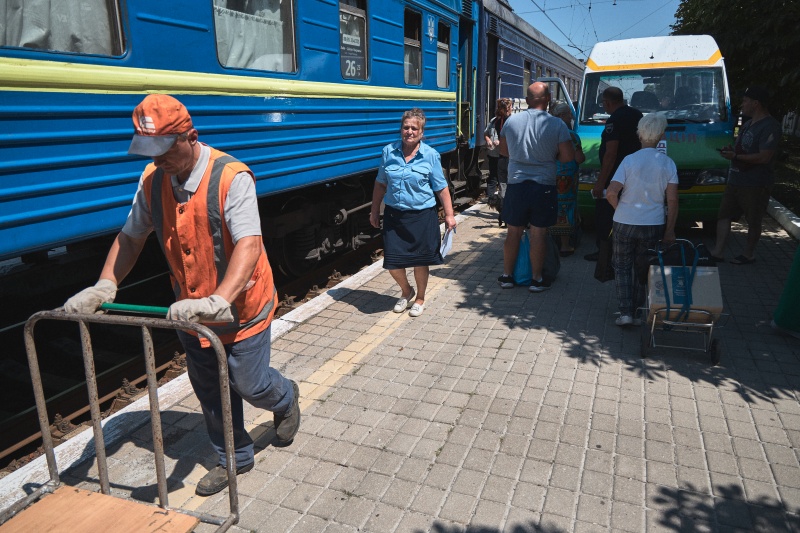 Битва біля &quot;західних воріт Донбасу&quot;. Чим живе прифронтовий Покровськ і як виглядає місто