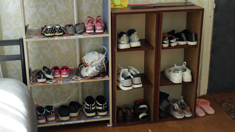 "Куди прийдуть росіяни, жити не залишуся". Як переселенці рятуються від війни у шелтерах