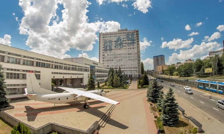 Вартість навчання на контракті в українських університетах: де найдорожче