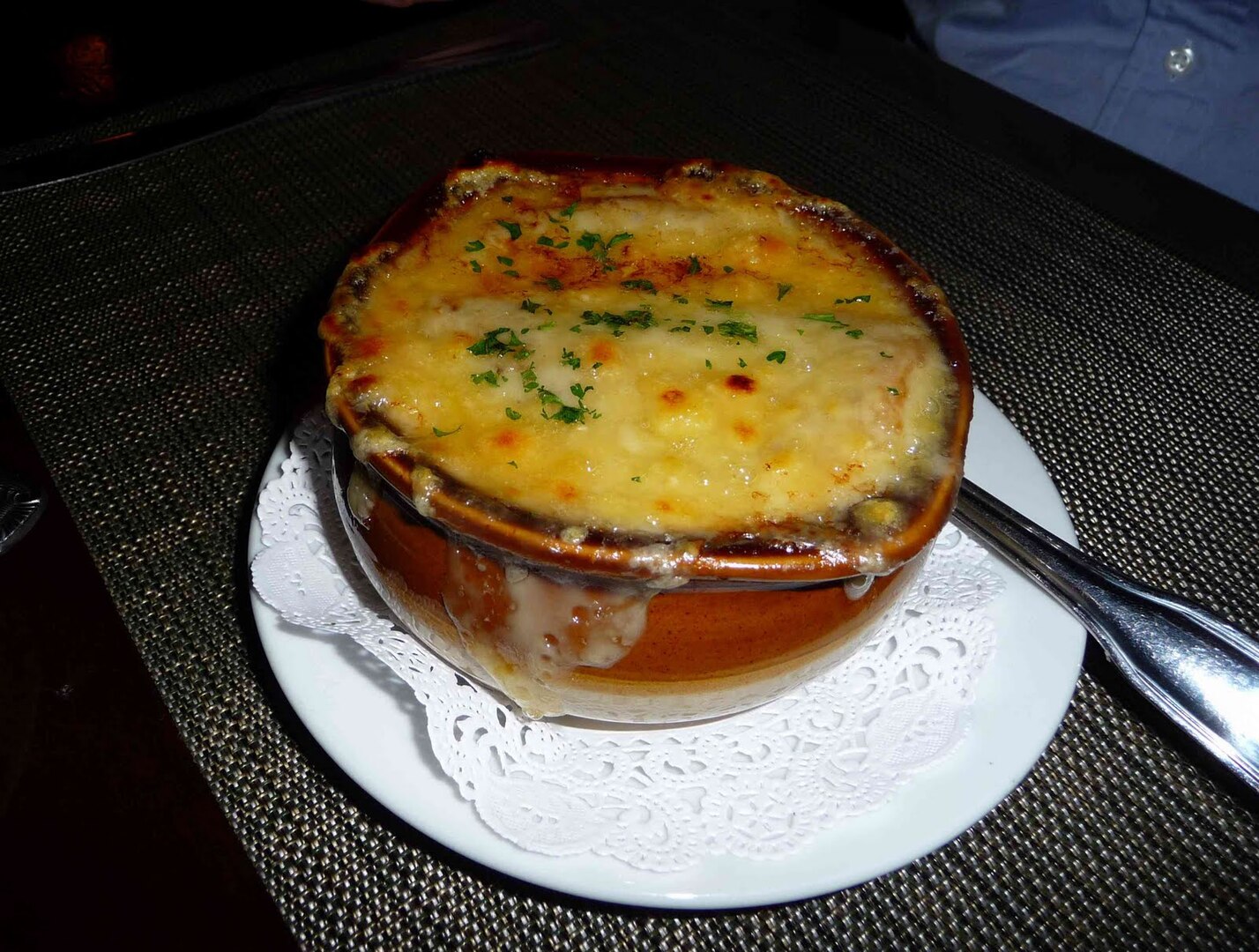 Луковый суп: рецепт французской классики от Эктора из "МастерШеф"