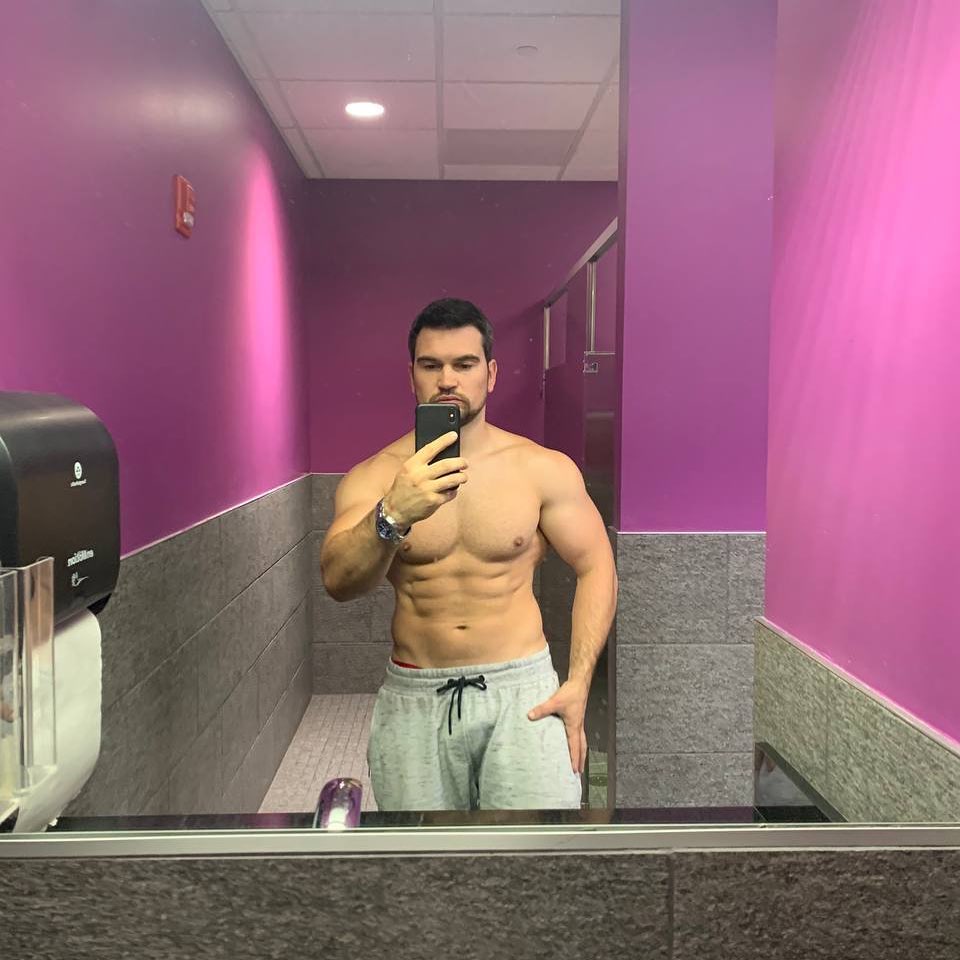 Где сейчас звезда 2000-х Василий Бондарчук, чьи хиты не сходили с теле- и радиоэфиров