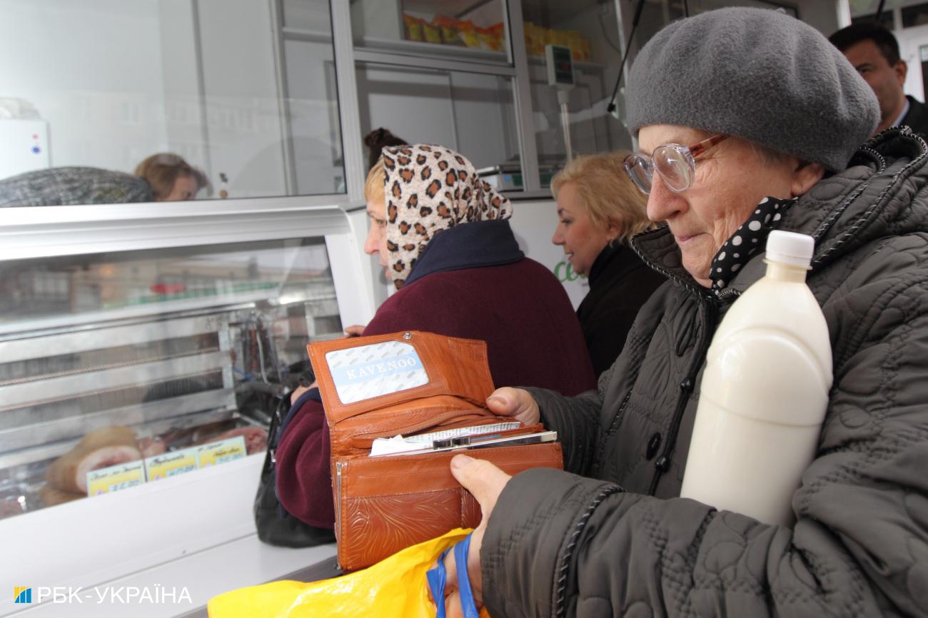 Підвищення пенсій та скорочення виплат для ВПО. Що зміниться з 1 березня в Україні