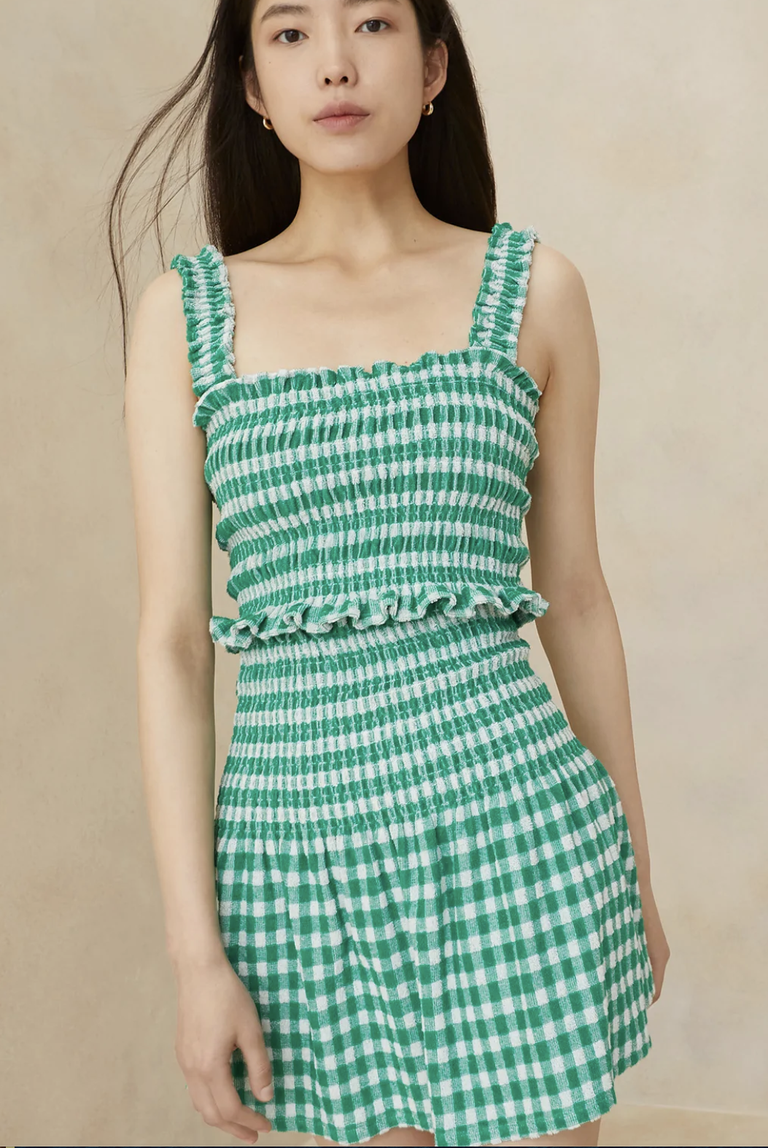 "Пухнастий" одяг став новим трендом літа 2022 року: як носити красиво